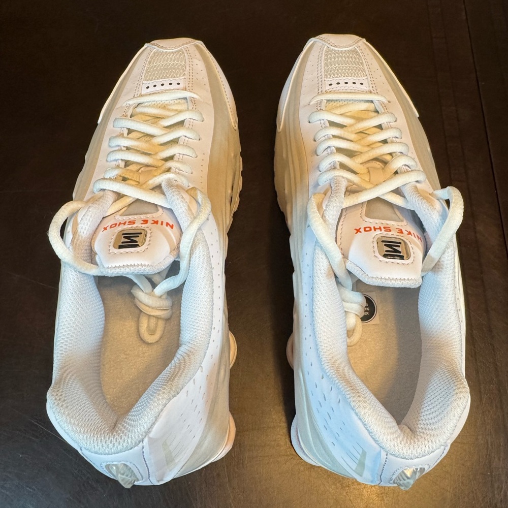 New Nike Shox R4 White Red Sneaker Shoes Size US 6Y - Picture 13 of 14
